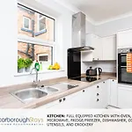 - Ashville - 5 Bedroomed House - Sleeps 9 Holiday home Scarborough