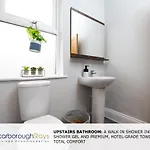 - Ashville - 5 Bedroomed House - Sleeps 9 * Scarborough