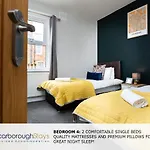 - Ashville - 5 Bedroomed House - Sleeps 9 *