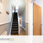- Ashville - 5 Bedroomed House - Sleeps 9 Holiday home *
