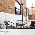 - Ashville - 5 Bedroomed House - Sleeps 9 Holiday home