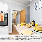 - Ashville - 5 Bedroomed House - Sleeps 9 *