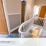 - Ashville - 5 Bedroomed House - Sleeps 9 Holiday home
