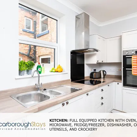- Ashville - 5 Bedroomed House - Sleeps 9 펜션 스카버러