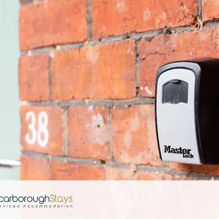 - Ashville - 5 Bedroomed House - Sleeps 9 Holiday home Scarborough