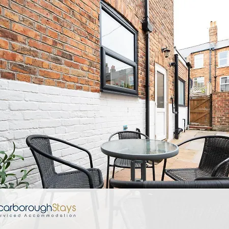 - Ashville - 5 Bedroomed House - Sleeps 9 Semesterbostad