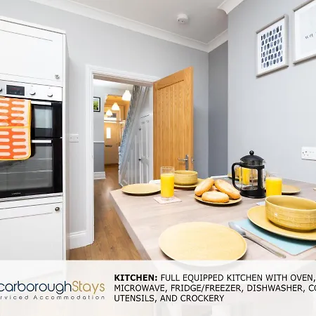 - Ashville - 5 Bedroomed House - Sleeps 9 *